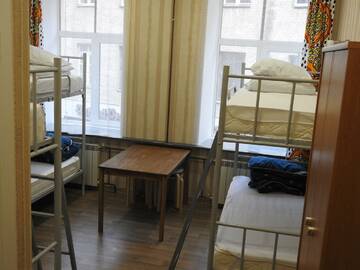 Кровать в 6-местном общем номере в Гостинице Атлантик