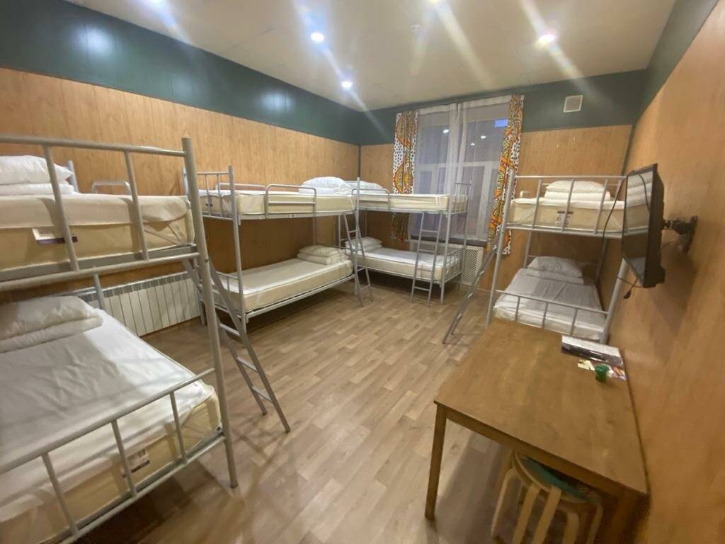 Общий номер для мужчин и женщин с 8 кроватями